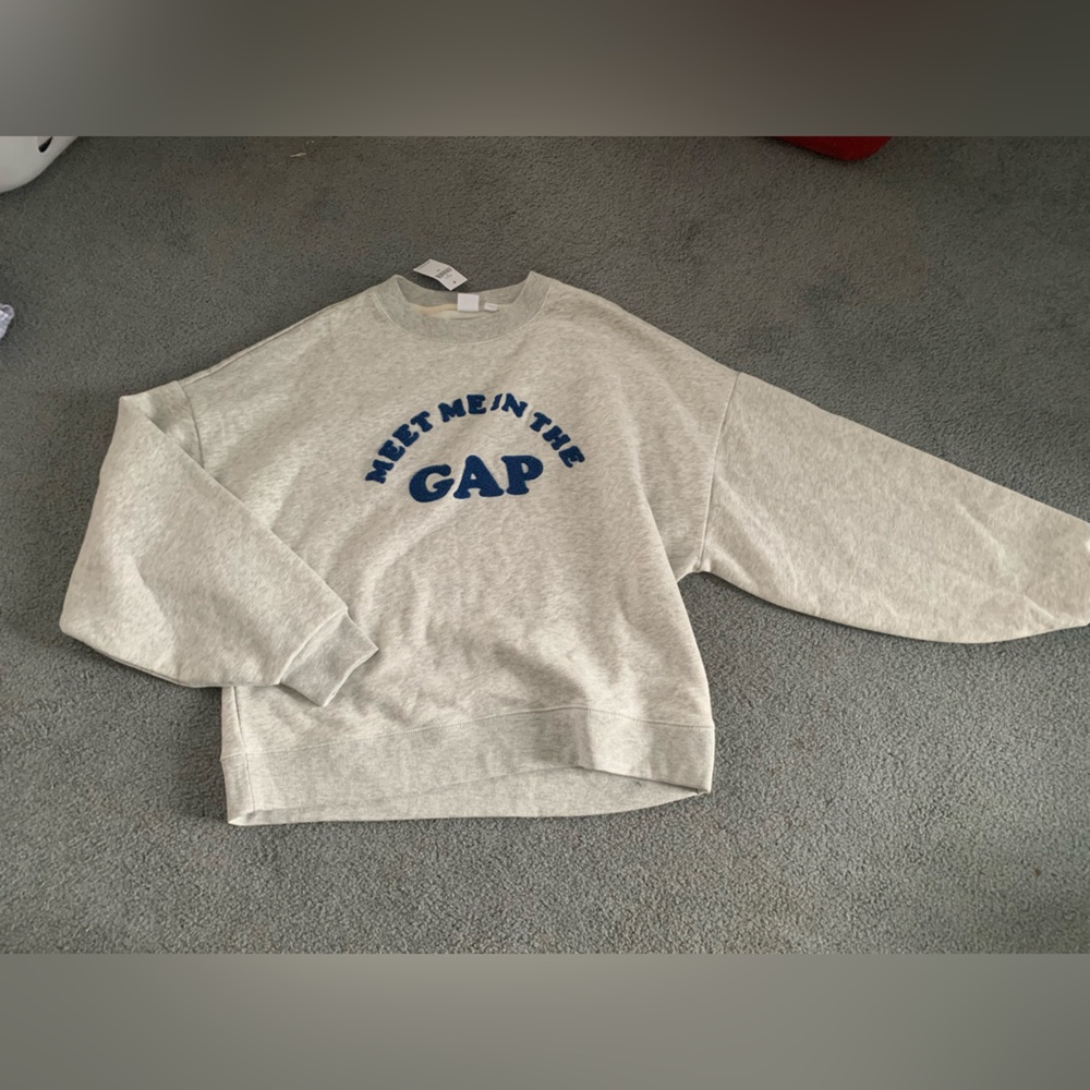 NWT-Grey Gap Batwing Sweatshirt (S)